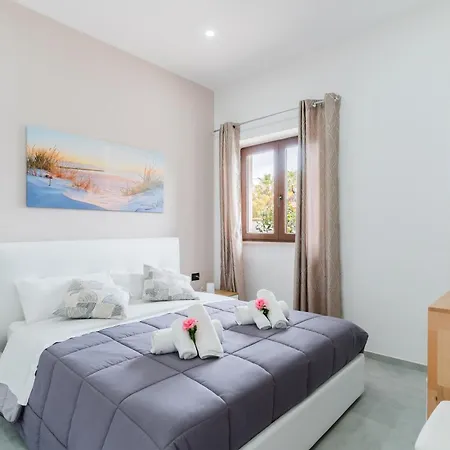 Luxury 12 * טוליה