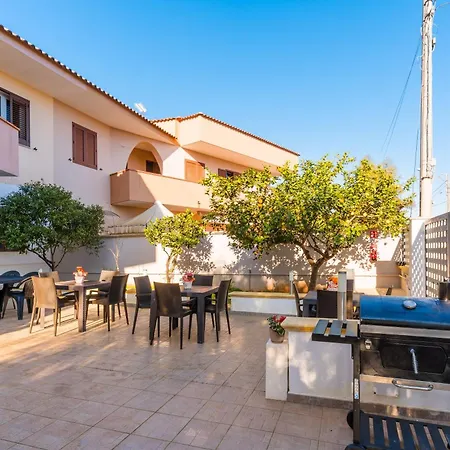 בית נופש Luxury 12 *